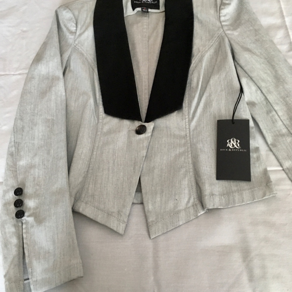 Coat - Picture 2 of 4